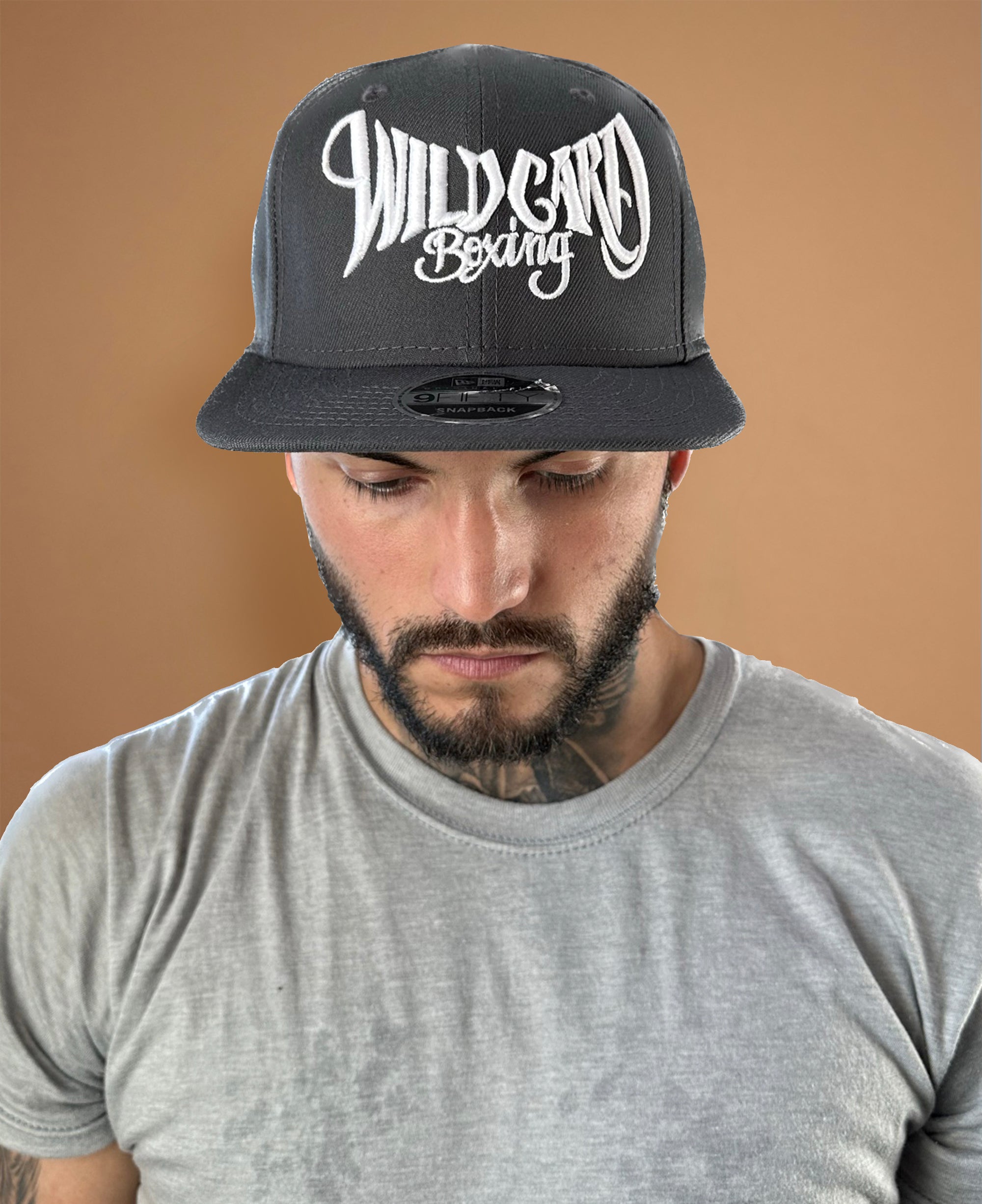 Wild Card Boxing Tag Logo Snapback Hat - Grey
